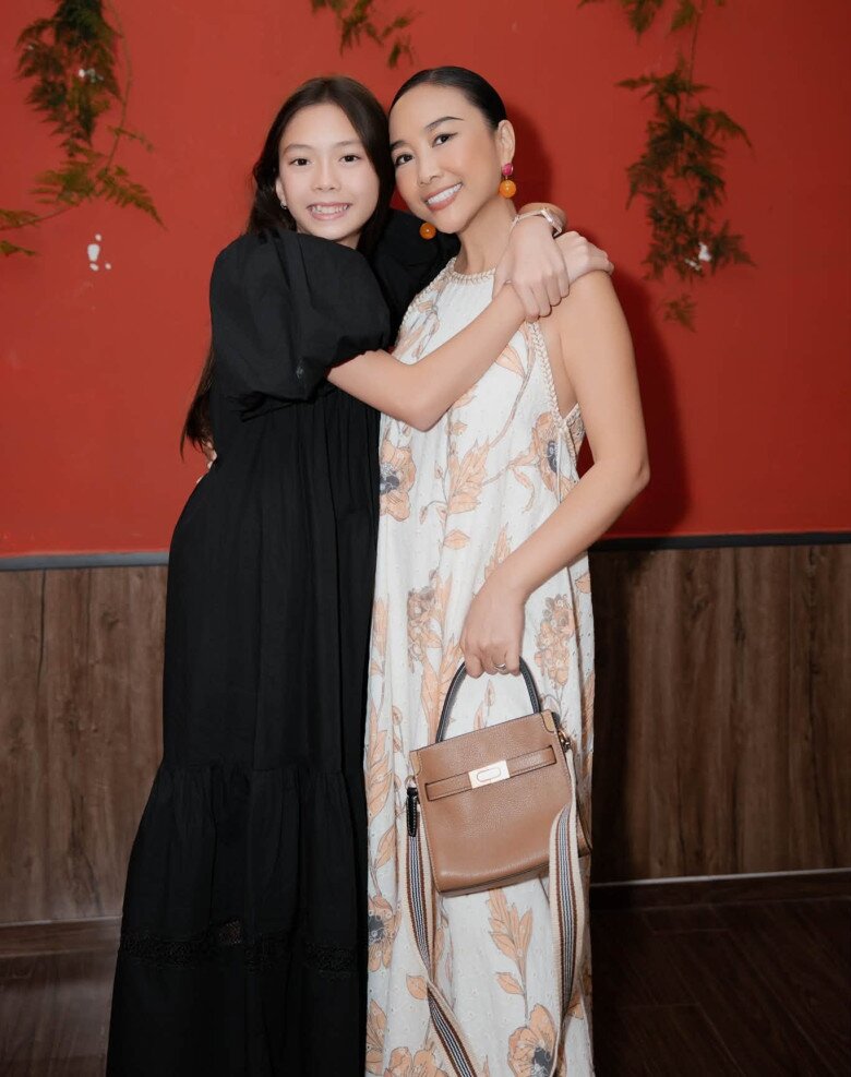 Bé gái lai Tây xinh nhất nhì showbiz Việt khiến dân tình xôn xao với diện mạo tuổi dậy thì, học trường quốc tế 900 triệu - 2