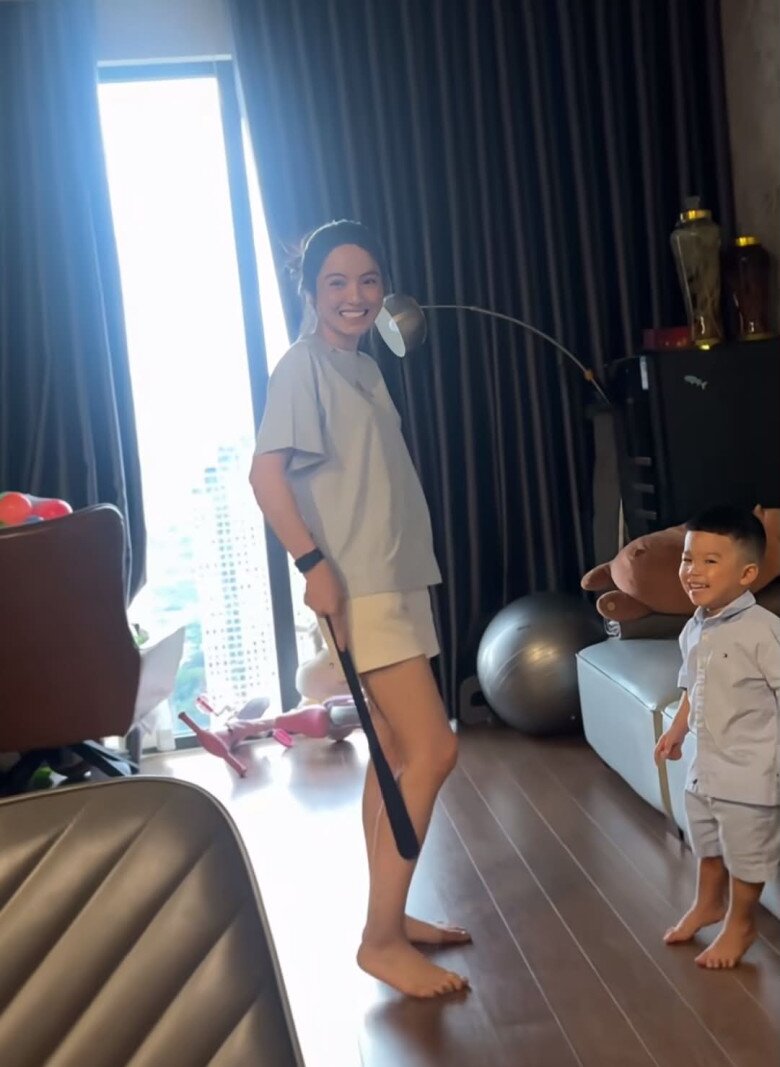Bị con đánh, vợ đại gia của Quang Hải nghiêm khắc dạy dỗ, thái độ của người phụ nữ bên cạnh gây chú ý - 3