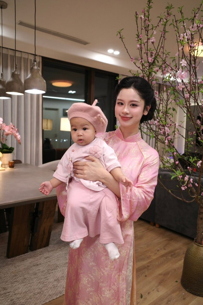 Cô gái Việt được báo Trung khen đẹp như Angelina Jolie, đẻ con xong đẹp nõn nà, dân tình ghen tỵ với bố đứa trẻ - 9