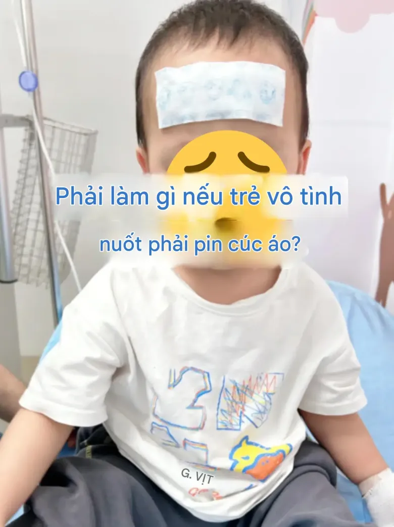 Cháu nuốt nhầm pin cúc áo, bà nội cố gắng gây nôn nhưng mẹ đứa trẻ cản, BS khen: Chị rất thông minh! - 3