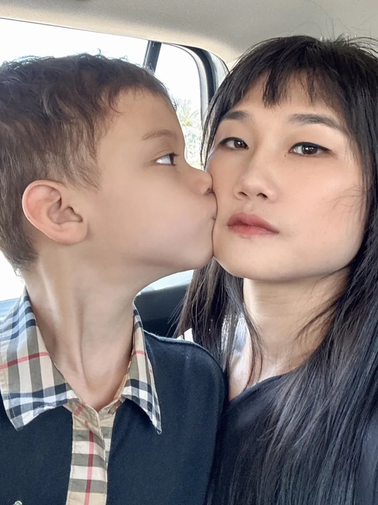 Cuộc sống em bé Việt ở đất nước siêu giàu: Ở biệt thự 23 tỷ, được học lái du thuyền ra đảo ngắm núi lửa phun trào - 11