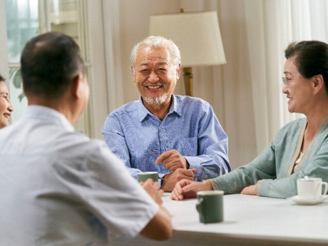 Tuổi xế chiều đừng tùy tiện "than nghèo, kể khổ" trước mặt mọi người kẻo rước họa, người thông minh chỉ nói 3 câu ngắn này!