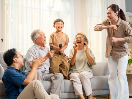 Dốc hết tiền bạc đi chăm sóc con cháu, cuối đời tôi hối hận vì nhận ra mình chỉ có thể dựa vào người này!