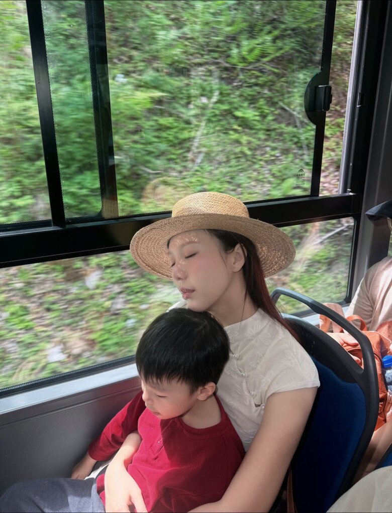 Mệt quá nên tranh thủ ngủ.