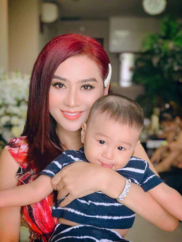 Lâm Khánh Chi khoe con trai được bố nuôi là đại gia mì gói bạc tỷ ở Cần Thơ cưng chiều - 4
