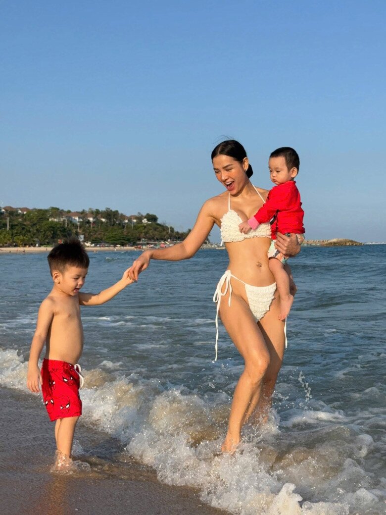 Mẹ đơn thân miền Tây được ông chủ tiệm kim cương ở TP.HCM mang G63 hỏi cưới, nuôi 3 con trong biệt thự 5 tầng xa hoa - 10