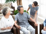 Yêu con - 5 kiểu người về già không nên thuê giúp việc hay sống cùng con cái, vào viện dưỡng lão sống an toàn mà vui vẻ
