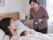 Bà bầu - Nửa đêm thấy mẹ chồng đứng đầu giường chải tóc, sáng hôm sau tôi tức giận dọn đồ về nhà mẹ đẻ