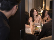 Bà bầu - Vợ đòi đi họp lớp cấp 3 qua đêm, tôi âm thầm đi theo thì chứng kiến cảnh ngoài sức tưởng tượng