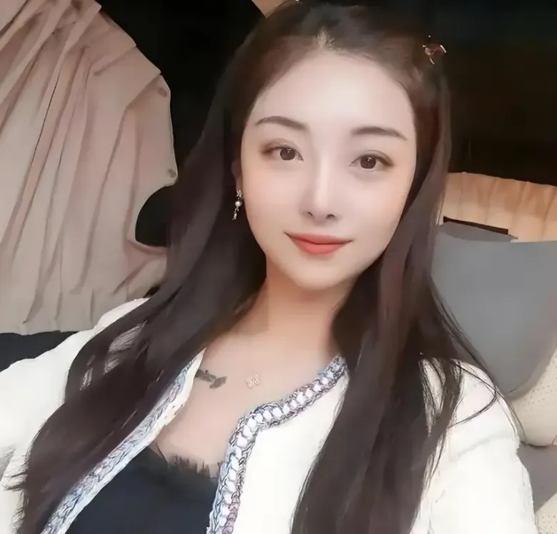 Mỹ nhân chi 2 tỷ đồng sang Thái thụ tinh nhân tạo sinh 3 con lai, diện mạo những đứa trẻ 7 tuổi gây bất ngờ - 2