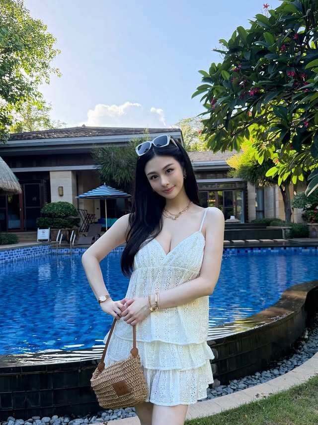 Con gái lớn được ví như bản sao nhan sắc của Khâu Thục Trinh.