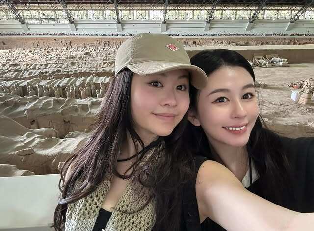 Nữ diễn viên 58 tuổi khiến nhiều người không tin là mẹ của con gái hot girl 2001, được yêu cầu bỏ khẩu trang - 12
