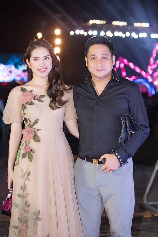 Nữ sinh Hà thành đi xe máy rụng pô gặp nam diễn viên hơn 13 tuổi, sau cưới thành vợ Phó giám đốc, đẻ con gái xinh như mẹ - 3
