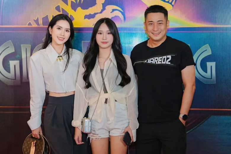 Nữ sinh Hà thành đi xe máy rụng pô gặp nam diễn viên hơn 13 tuổi, sau cưới thành vợ Phó giám đốc, đẻ con gái xinh như mẹ - 4