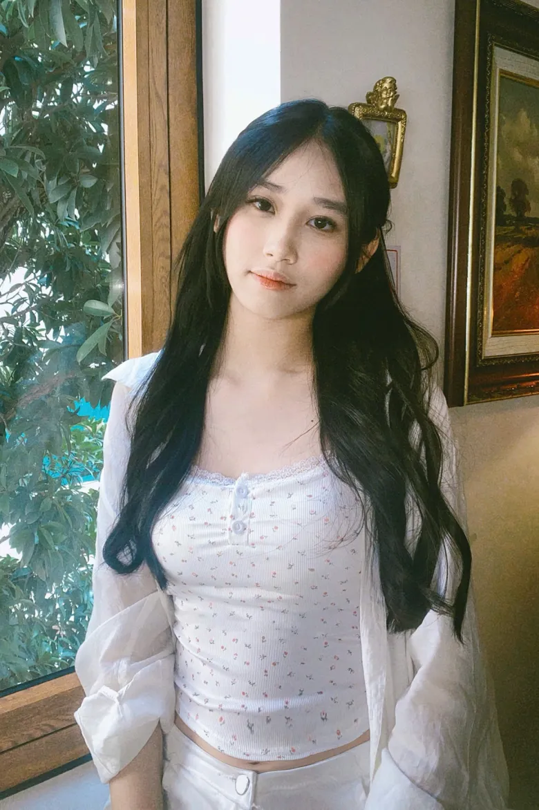 Nữ sinh Hà thành đi xe máy rụng pô gặp nam diễn viên hơn 13 tuổi, sau cưới thành vợ Phó giám đốc, đẻ con gái xinh như mẹ - 6