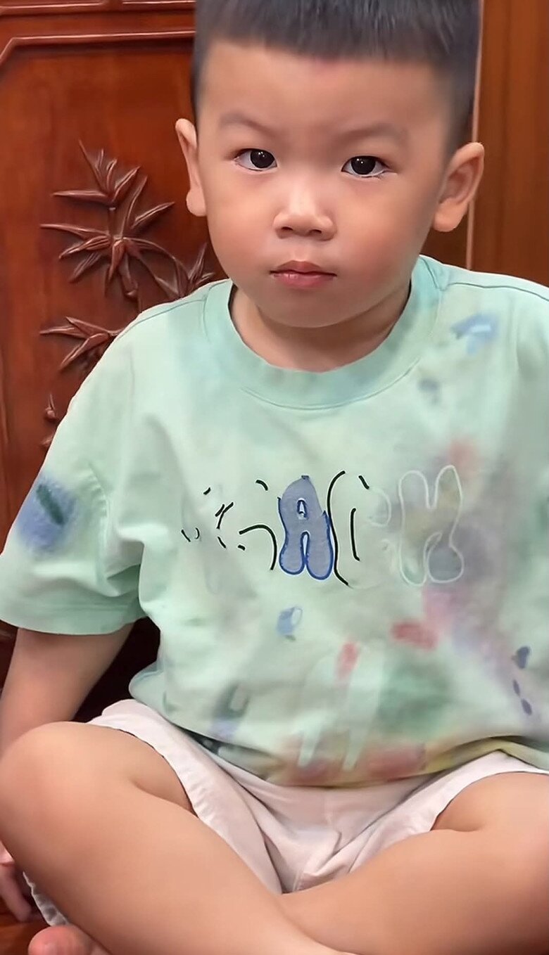 Chu Thanh Huyền phạt con nhưng ai cũng chú ý phản ứng của Quang Hải và bố chồng đứng bên cạnh - 9