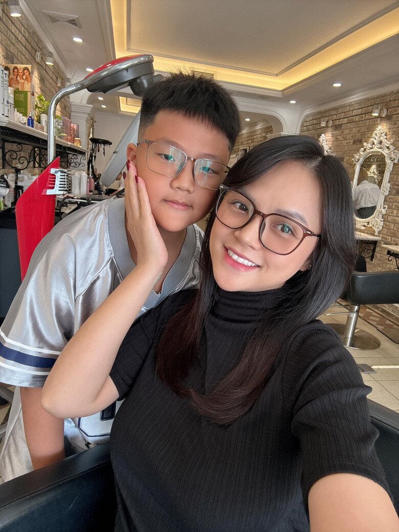 Thu Quỳnh tự hào khi con trai càng lớn càng ngoan, cô thoải mái cho con trai gặp bố và gia đình bên nội.