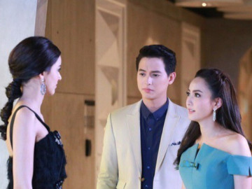 Giữ bạn thân xinh đẹp ngủ lại nhà, tôi đau lòng khi thấy việc cô ấy lén lút làm giữa đêm