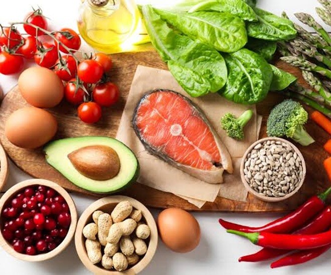 Để trẻ phát triển toàn diện thì trước hết phải có chế độ dinh dưỡng cân đối, đa dạng và khoa học. Ảnh minh họa. 