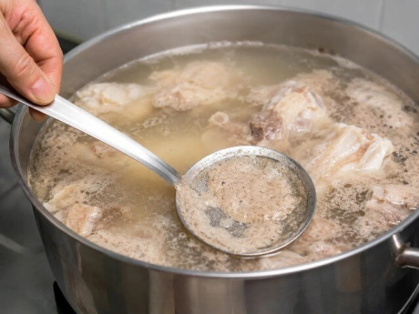 Ai nấu canh xương đều thấy bọt là hớt bỏ, thói quen này liệu đang phí chất dinh dưỡng hay loại bỏ...