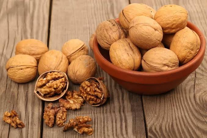 Hạt óc chó vừa là thực phẩm lạnh mạnh, lại có nhiều dưỡng chất tốt cho não bộ của trẻ. Ảnh minh họa.