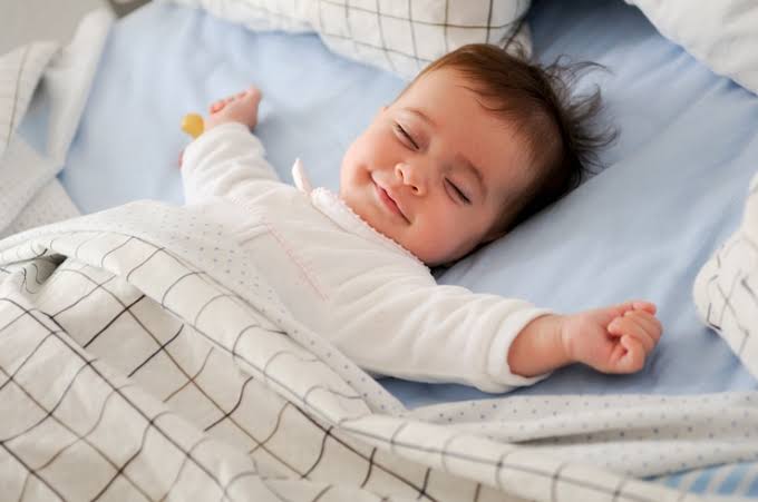 Giấc ngủ c&oacute; vai tr&ograve; quan trọng đối với sự ph&aacute;t triển tr&iacute; n&atilde;o, cải thiện sự tập trung của trẻ. Ảnh minh họa. 