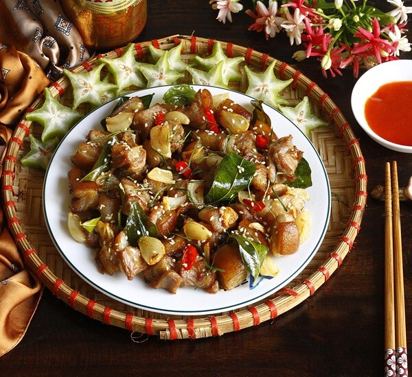 Tỏi nấu chín sẽ làm mất đi nguồn kháng sinh quý giá có trong tỏi. Ảnh minh họa. 