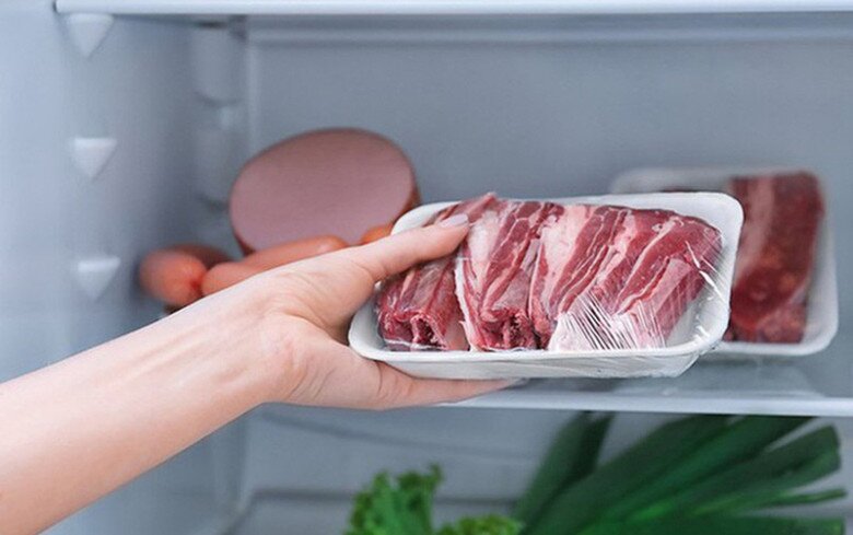 Để thịt luộc được ngon, nhất là thịt trữ đông thì cần phải rã đông đúng cách. Ảnh minh họa. 