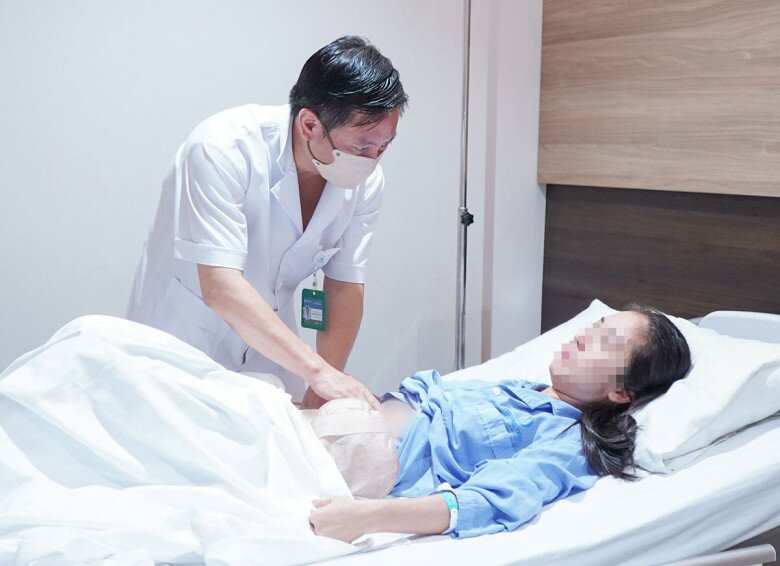Bác sĩ Tuấn cho biết, khi phụ nữ mắc ung thư không nhất thiết phải ngừng điều trị để sinh con.