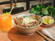 Sức khỏe - Vắt chanh khi ăn phở không chỉ giúp thơm ngon và điều vị, biết lý do này nhiều người sẽ bất ngờ