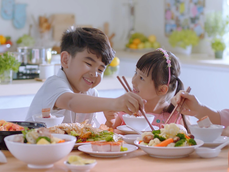 Việc lên kế hoạch, chuẩn bị thực đơn theo tuần là cách chăm sóc dinh dưỡng cho trẻ khoa học và hợp lý trong ngày hè thay vì đặt đồ ăn nhanh. Ảnh minh họa.