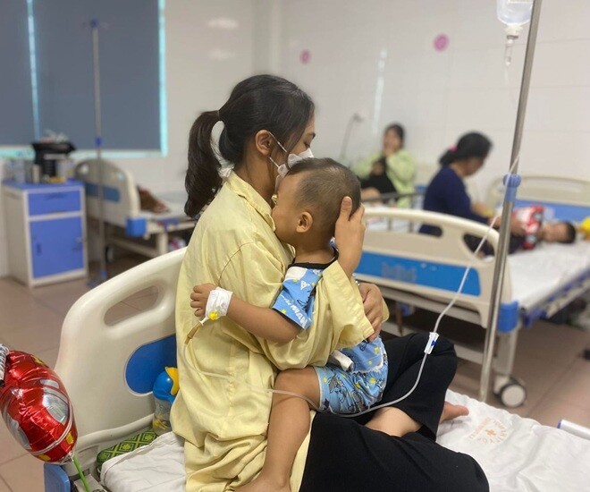 Virus Adeno thường lây nhanh ở trẻ nhỏ và gây biến chứng đau mắt đỏ. Ảnh minh họa. 