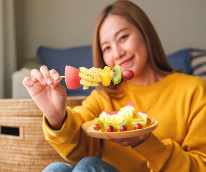 Nên ăn trái cây đều vào các thời điểm trong ngày, không nên chỉ tập trung ăn tráng miệng sau bữa tối. Ảnh minh họa. 
