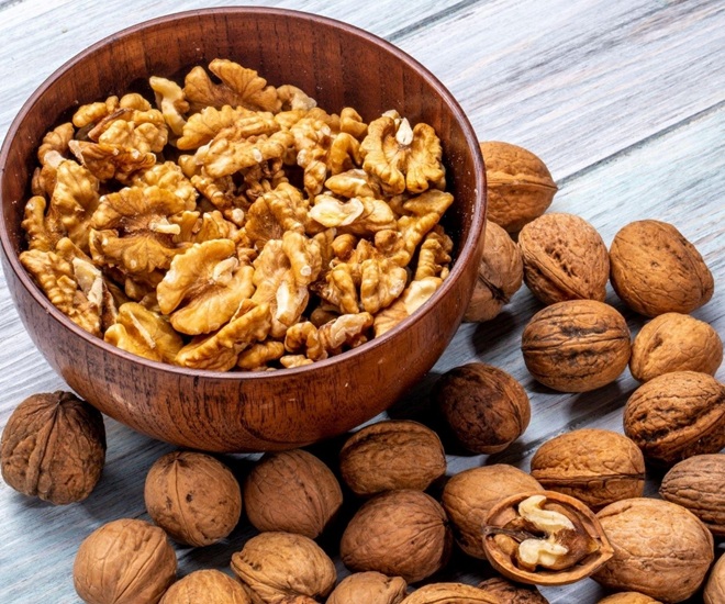 Hạt óc chó được ví là vua của các loại hạt với nguồn dinh dưỡng lành rất tốt cho trẻ nhỏ. Ảnh minh họa.