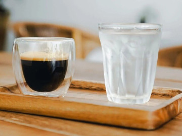 Sức khỏe - Người uống nước lọc và người uống cà phê hằng ngày, ai sẽ khỏe mạnh, đốt mỡ và chống lão hóa tốt hơn?