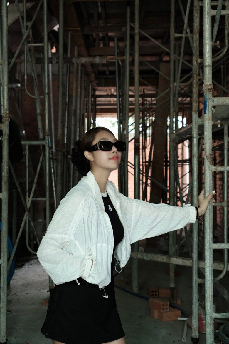 Người đẹp hài hước: Một người cầu toàn làm nhà, thì đi ngủ toàn mơ thấy bồn cầu, gạch, đá, valabo, cát,đất... bla bla bla thôi các bác ạ.