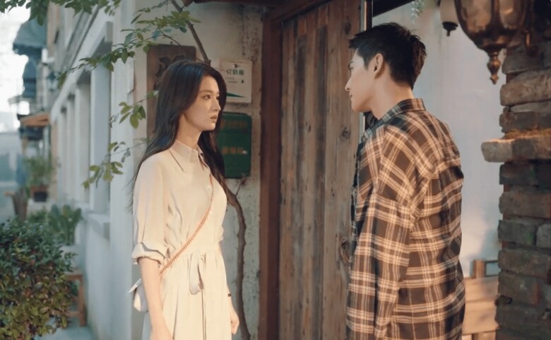 Tân biết tôi là người yêu của Nam nhưng vẫn tán tỉnh tôi. (Ảnh minh họa)