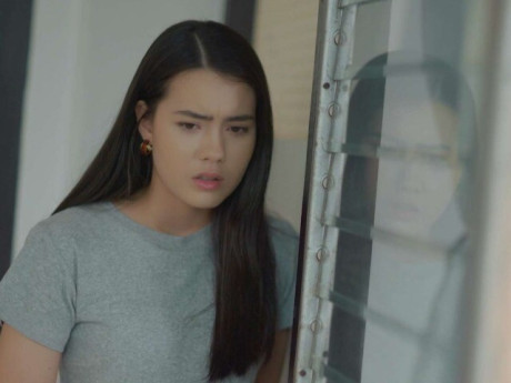 Đến thăm đồng nghiệp mới sinh con ở khu trọ cấp 4, tôi sững người khi thấy người ở phòng bên