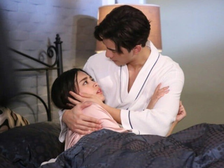 Cưới trai tân kém tuổi, đêm tân hôn, chồng trẻ làm một việc khiến tôi ngất ngây trong hạnh phúc