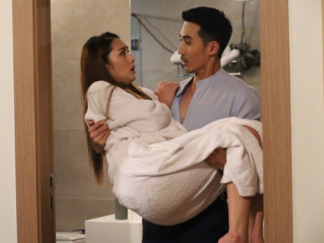 Bỏ bạn gái để “lên giường” với sếp hơn 6 tuổi, 4 năm sau gặp lại em, tôi hối hận không thôi
