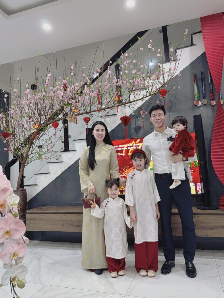 Sau 8 năm về chung một nhà, gia đình nhỏ của Quế Ngọc Hải và Dương Thùy Phương ngày càng viên mãn khi chào đón 3 cô con gái. Con gái đầu lòng Quế Ngọc Kim Ngân (Sunny) sinh năm 2018, bé thứ hai Quế Ngọc Khánh Vy (Kem) chào đời năm 2022 và cô con gái út ra đời vào năm 2025.