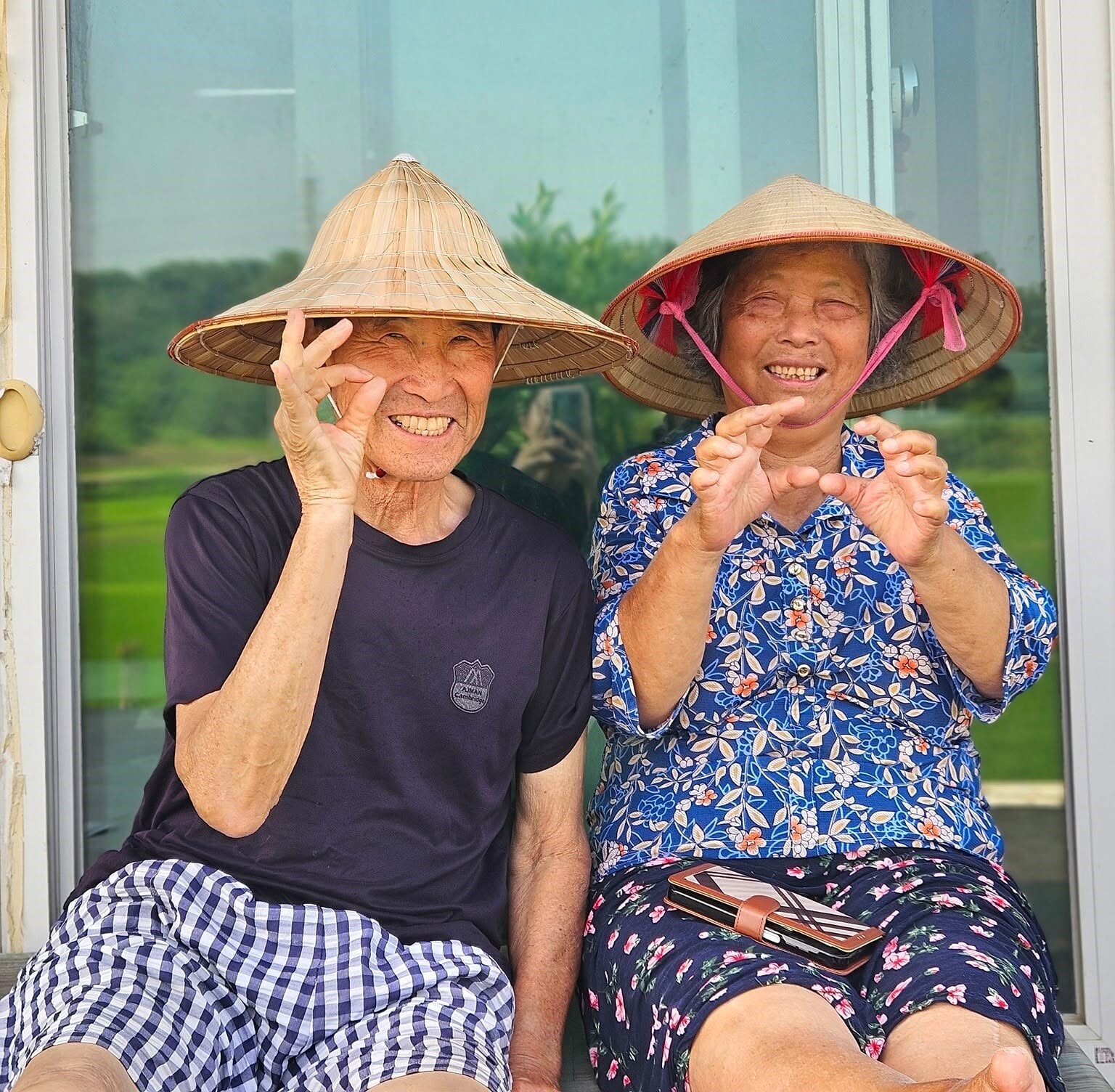 Bố mẹ chồng của chị Thương.