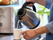 Nhà đẹp - Tại sao dù tiện lợi nhưng người Mỹ hiếm khi dùng ấm siêu tốc? Hóa ra đây là lý do
