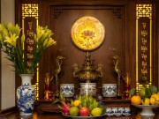 Nhà đẹp - Tại sao không nên đặt bình hoa bên phải bàn thờ khi thắp hương mùng 1 tháng 7 cô hồn? Hóa ra đây là lý do