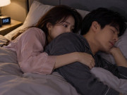 Về nhà lúc 4h sáng định tạo bất ngờ, tôi lên giường ôm chồng, nào ngờ anh hỏi: “Vẫn chưa đủ sao?”