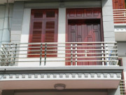 Nhà đẹp - Tại sao ngày càng nhiều gia đình không làm lan can inox? Hóa ra vì 2 vật liệu thay thế này đẹp, sang hơn nhiều