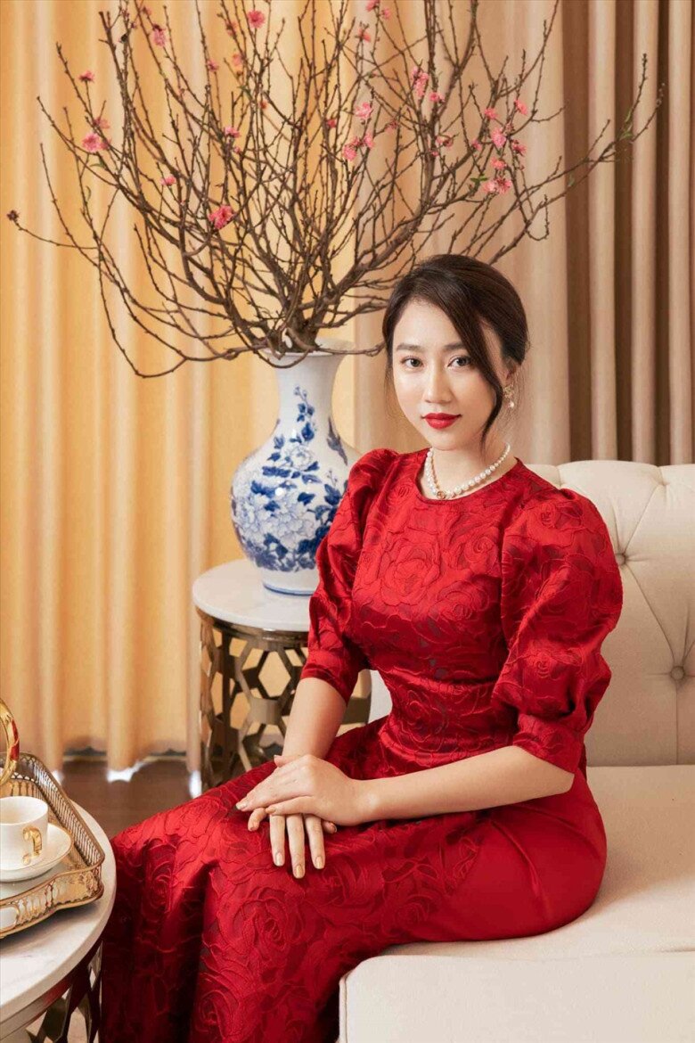 Mỹ nhân phim giờ vàng VTV xinh đẹp thường trang trí cho căn hộ thêm rực rỡ vào những dịp lễ Tết. Ngôi nhà không chỉ là tài sản có giá trị lớn mà còn là thành quả từ sự nỗ lực làm việc chăm chỉ suốt nhiều năm của cô.
