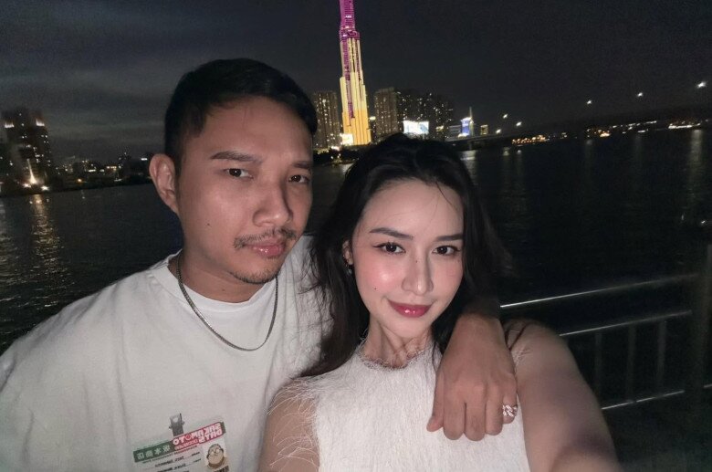 Giữa những suy đoán, Quyên Qui đã lên tiếng phủ nhận. Cô cho biết chồng không giữ chức vụ như những gì mạng xã hội lan truyền mà chủ yếu làm công việc liên quan đến quản lý, điều hành và phát triển các dự án. Mọi người đừng đồn chồng tôi là Phó Chủ tịch tập đoàn nữa. Chồng tôi không có liên quan gì đâu, nói như vậy là sai sự thật. Chồng tôi chỉ làm các dự án, điều hành, thiết kế dự án... kiểu như một sản phẩm tung ra thị trường thì chồng tôi sẽ lên thiết kế, ý tưởng như vậy thôi chứ không tới mức độ làm hết mọi thứ đâu, cô chia sẻ trong một buổi livestream.