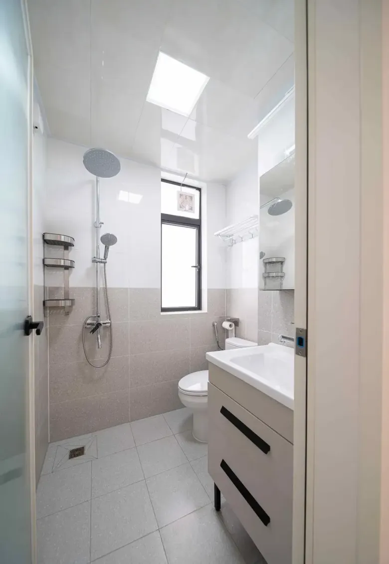 Tại sao ngày càng nhiều người không ốp gạch men trong phòng tắm? 3 thiết kế này vừa đẹp sang vừa có ưu điểm vượt trội - 2