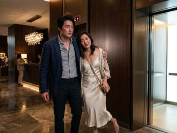 Đưa nữ đồng nghiệp say rượu vào khách sạn, tôi bỏ chạy ngay khi thấy người vừa bước ra từ thang máy